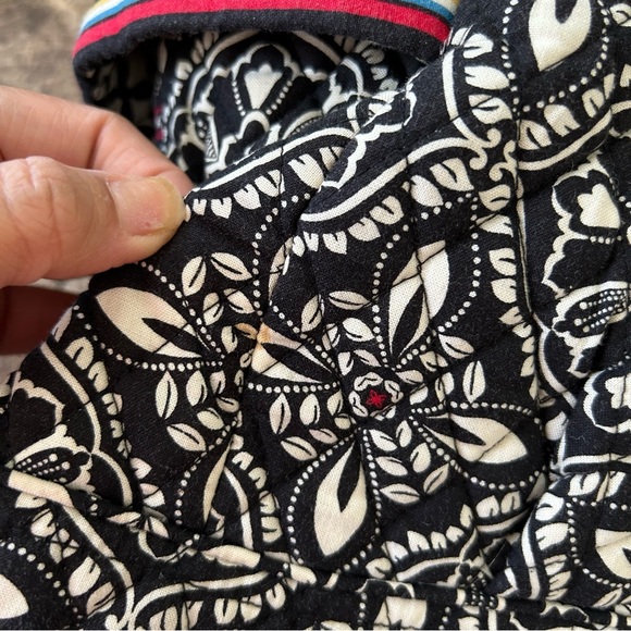 Vera Bradley Barcelona Black and white floral tote bag with pockets. - Picture 12 of 16